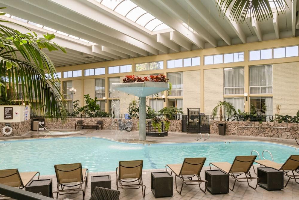 Wyndham Garden Yosemite Airport 3*