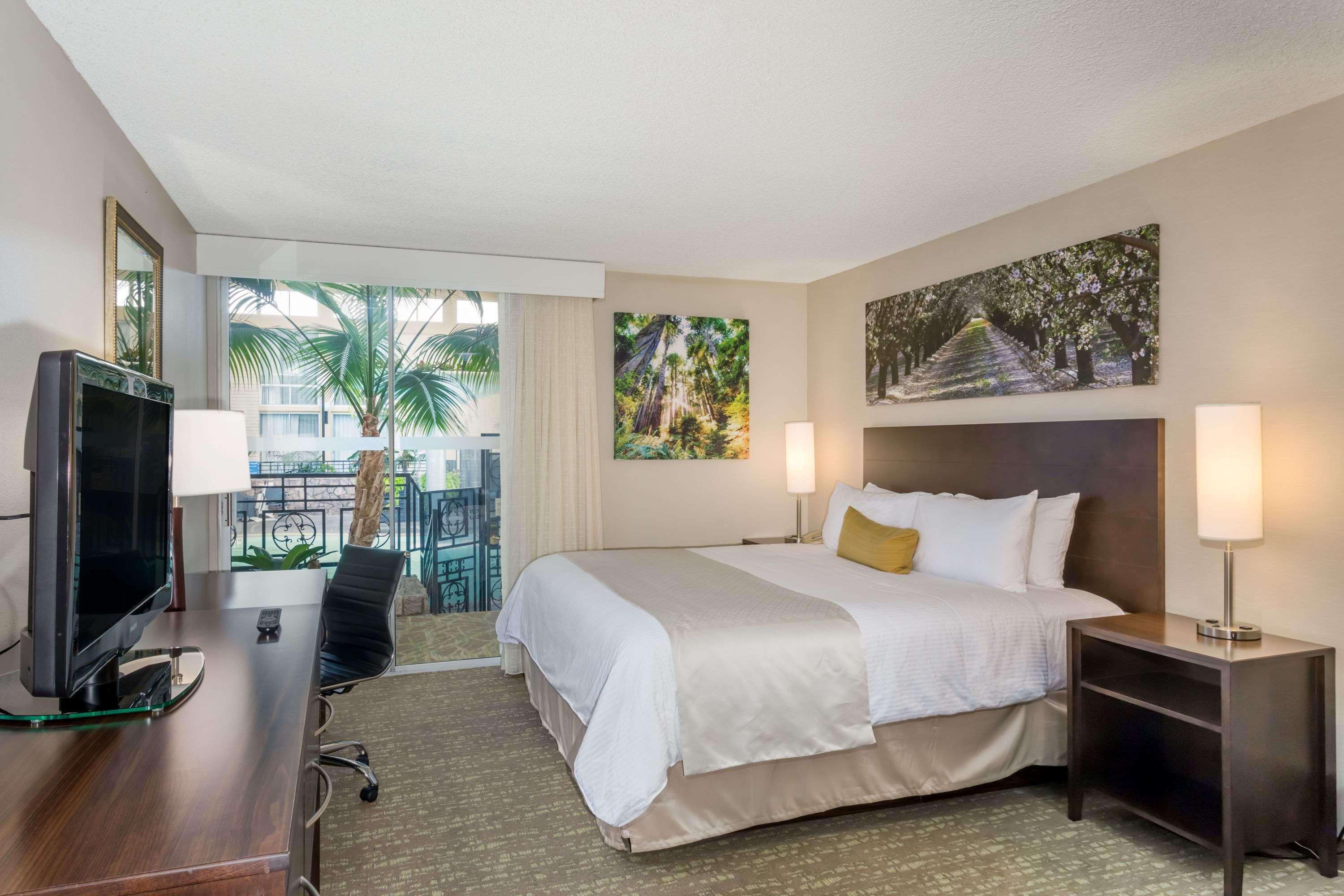 Wyndham Garden Yosemite Airport Hotel