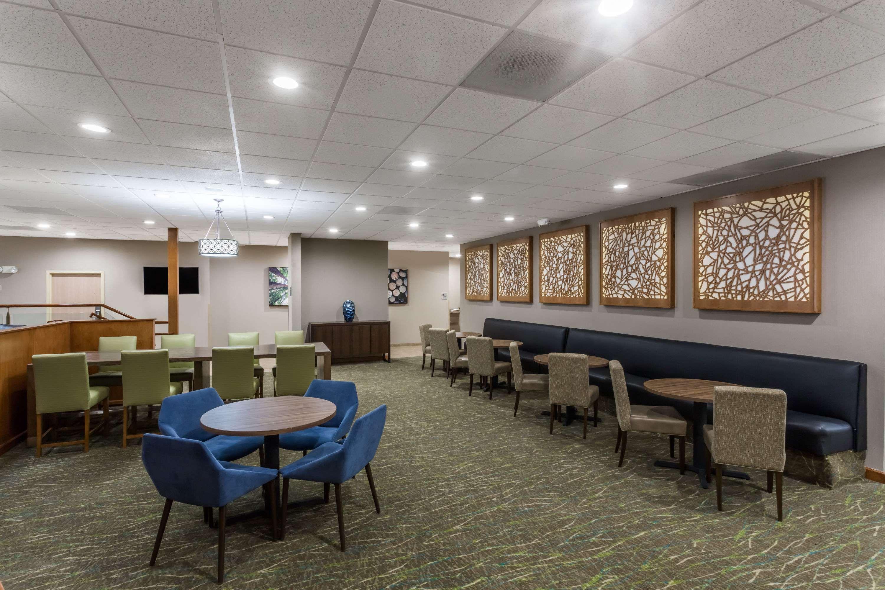 Wyndham Garden Yosemite Airport