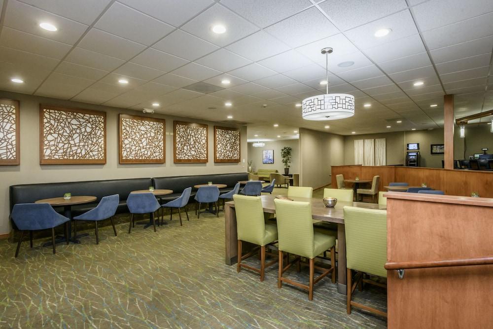 Wyndham Garden Yosemite Airport Hotel 3*