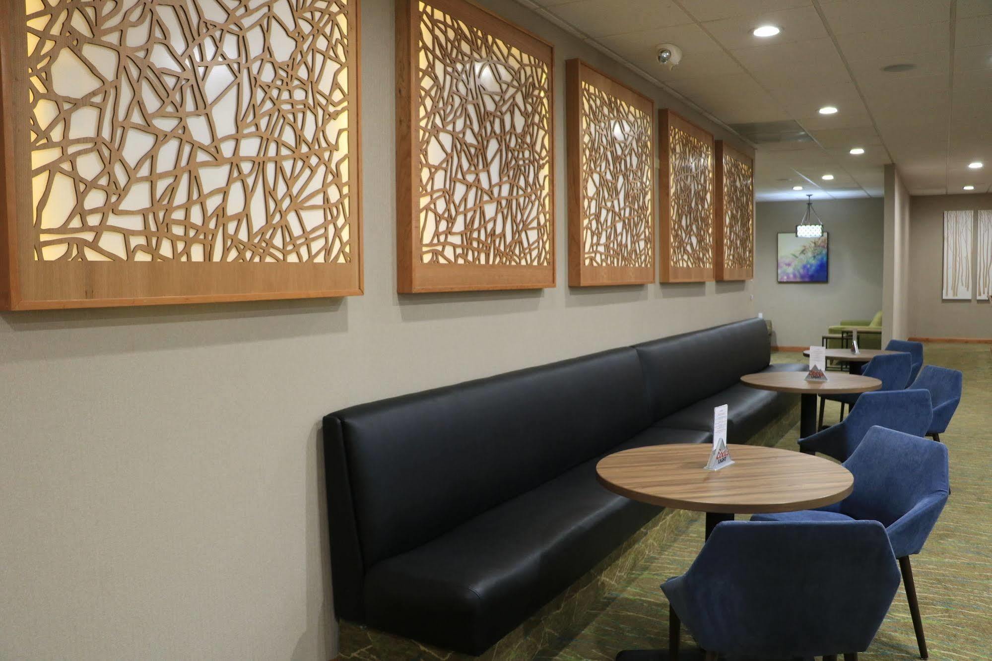 Hotel Wyndham Garden Yosemite Airport 3*