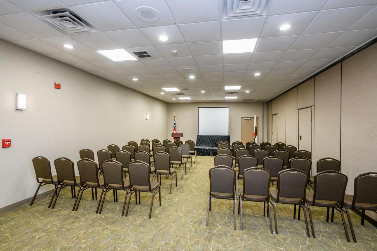 Wyndham Garden Yosemite Airport Hotel 3*
